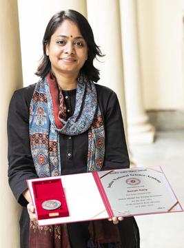 Sonali Garg holding The Indian National Science Academy (INSA) Medal for Young Scientists