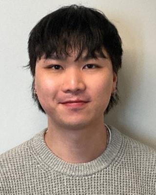Portrait of postdoc Aaron Lee wearing a gray shirt